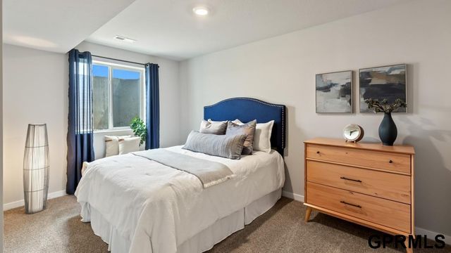6062 N 185th Avenue, Elkhorn, NE 68022