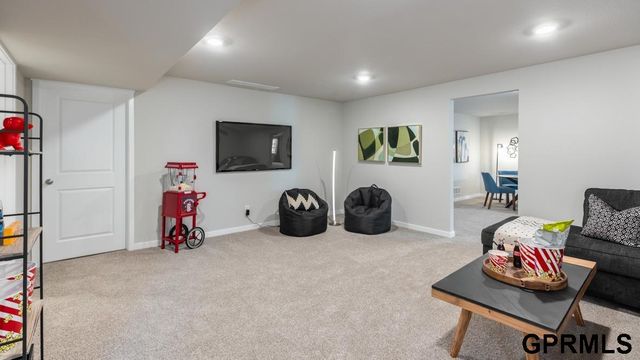 6062 N 185th Avenue, Elkhorn, NE 68022
