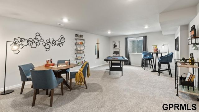 6062 N 185th Avenue, Elkhorn, NE 68022