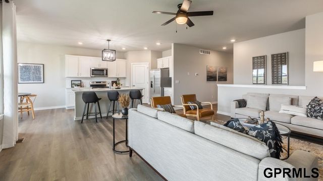 6062 N 185th Avenue, Elkhorn, NE 68022