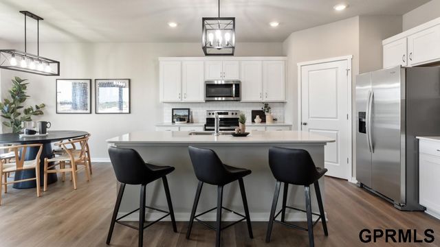 6062 N 185th Avenue, Elkhorn, NE 68022