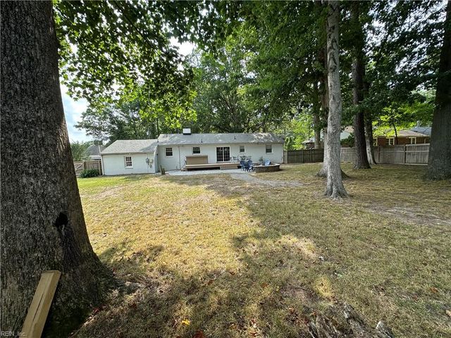 106 Booth RD, Newport News, VA 23606