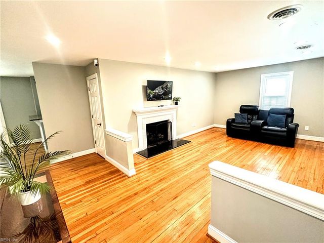 106 Booth RD, Newport News, VA 23606