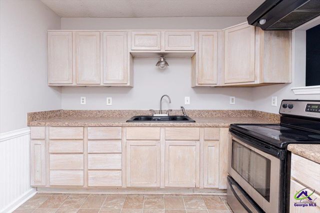 102 Sleepy Lane, Warner Robins, GA 31088