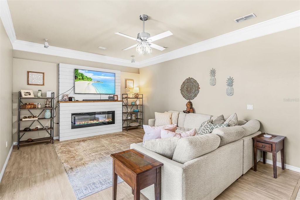 Image 19 of property listing at 12808 VISTA PINE CIRCLE, Fort Myers, FL 33913