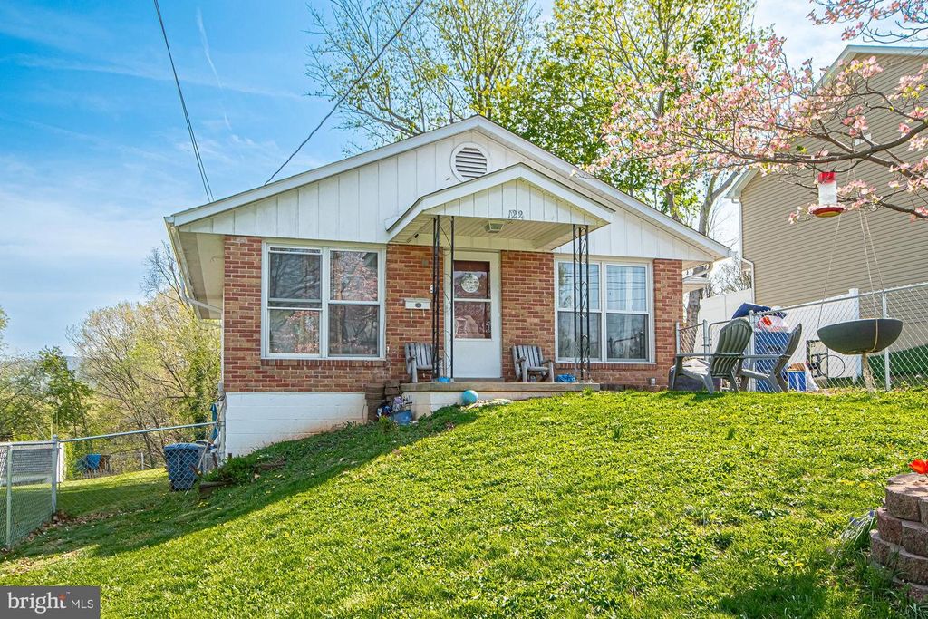 122 W 9TH ST, Front Royal, VA 22630