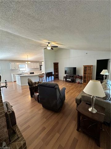 1111 Forest Lane, Thomasville, NC 27360