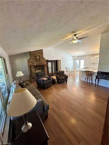 1111 Forest Lane, Thomasville, NC 27360