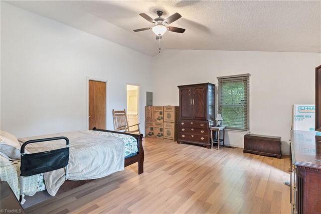 1111 Forest Lane, Thomasville, NC 27360