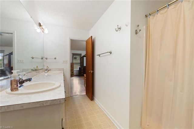 1111 Forest Lane, Thomasville, NC 27360