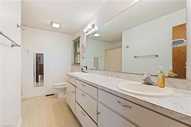 1111 Forest Lane, Thomasville, NC 27360