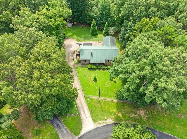 1111 Forest Lane, Thomasville, NC 27360