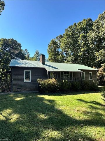 1111 Forest Lane, Thomasville, NC 27360