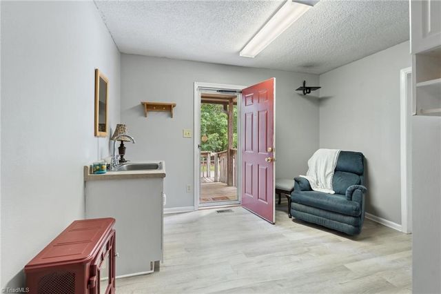 1111 Forest Lane, Thomasville, NC 27360