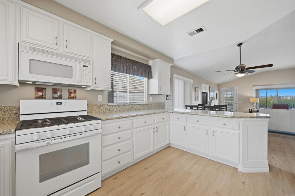 Image 11 of property listing at 32936 Sotelo Drive, Temecula, CA 92592