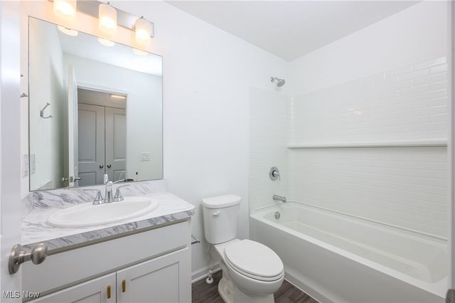 568 Auld Farm Circle, Akron, OH 44320