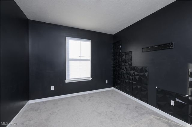 568 Auld Farm Circle, Akron, OH 44320