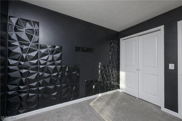 568 Auld Farm Circle, Akron, OH 44320