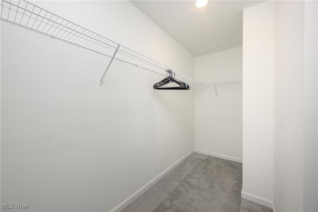 568 Auld Farm Circle, Akron, OH 44320