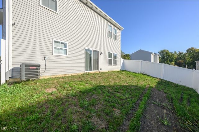 568 Auld Farm Circle, Akron, OH 44320