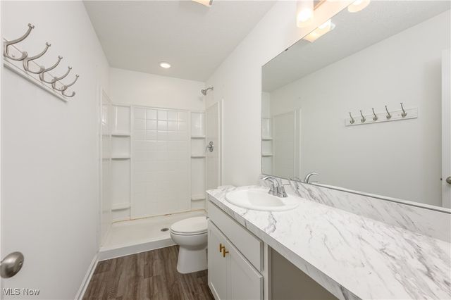 568 Auld Farm Circle, Akron, OH 44320