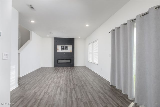 568 Auld Farm Circle, Akron, OH 44320