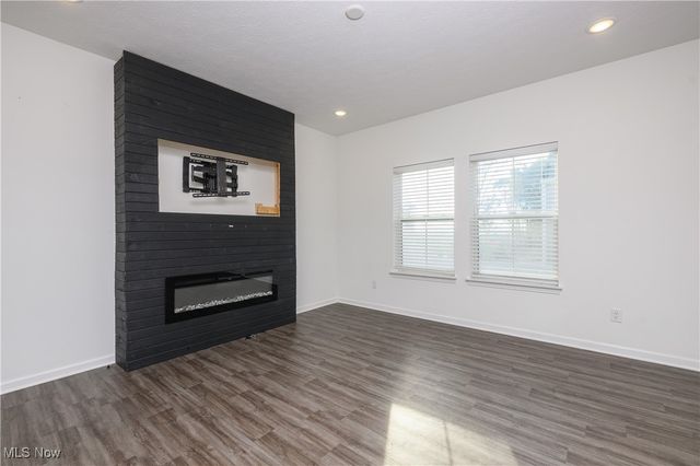 568 Auld Farm Circle, Akron, OH 44320