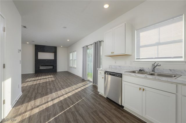 568 Auld Farm Circle, Akron, OH 44320