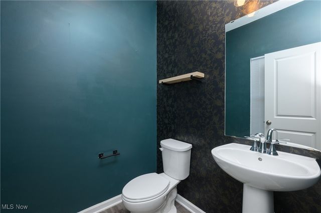 568 Auld Farm Circle, Akron, OH 44320