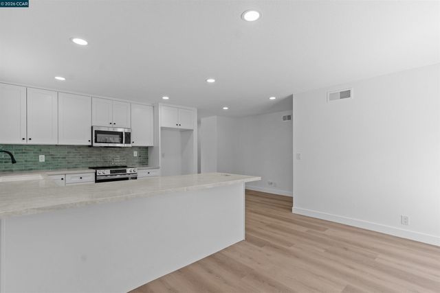 12 Merrimac Pl, Pittsburg, CA 94565