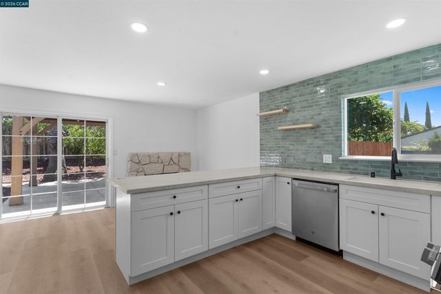 12 Merrimac Pl, Pittsburg, CA 94565