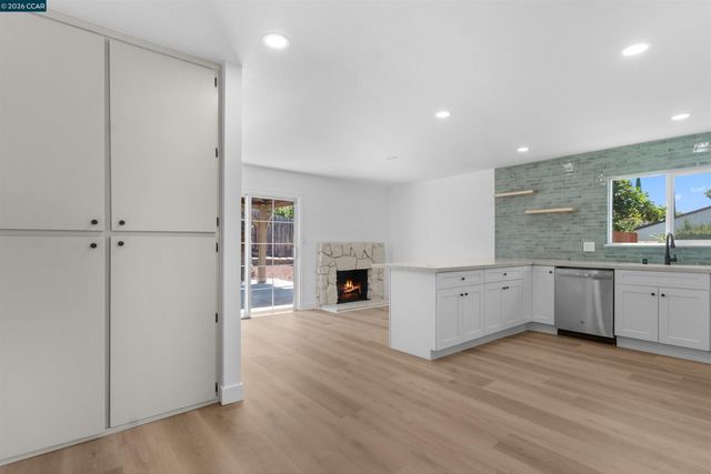 12 Merrimac Pl, Pittsburg, CA 94565