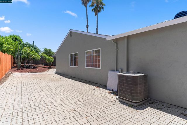 12 Merrimac Pl, Pittsburg, CA 94565