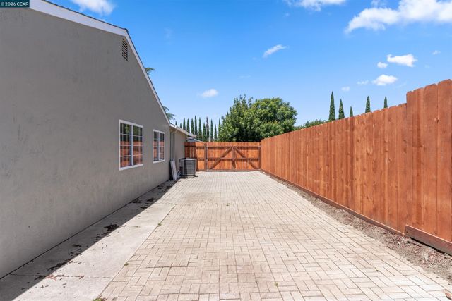 12 Merrimac Pl, Pittsburg, CA 94565