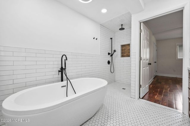 20 Middle Lane, Long Branch, NJ 07740