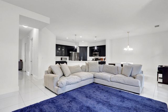 7113 Kensington Court, Palm Beach Gardens, FL 33418