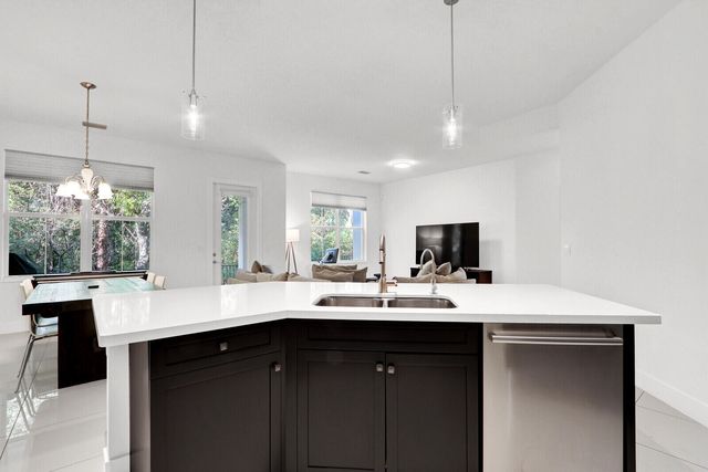 7113 Kensington Court, Palm Beach Gardens, FL 33418