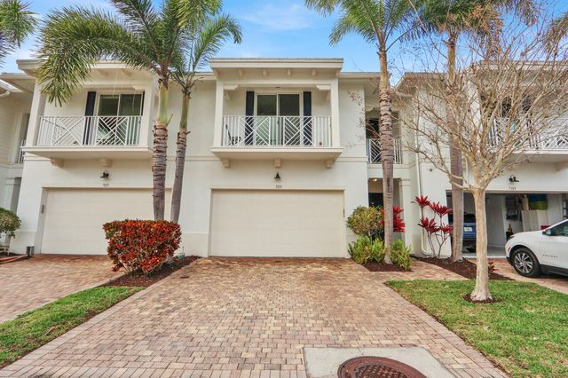 7113 Kensington Court, Palm Beach Gardens, FL 33418