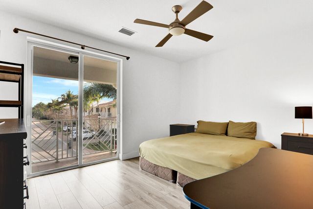 7113 Kensington Court, Palm Beach Gardens, FL 33418