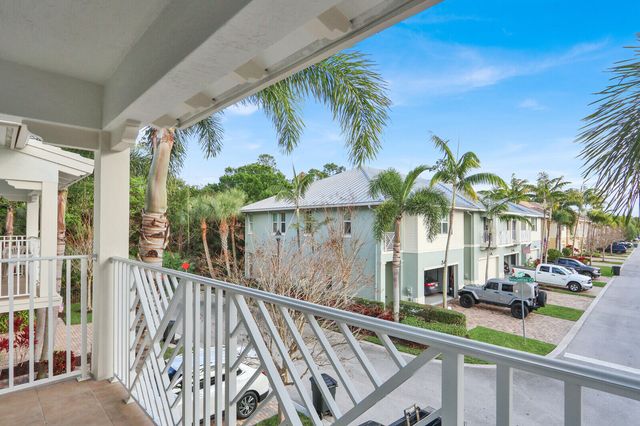 7113 Kensington Court, Palm Beach Gardens, FL 33418