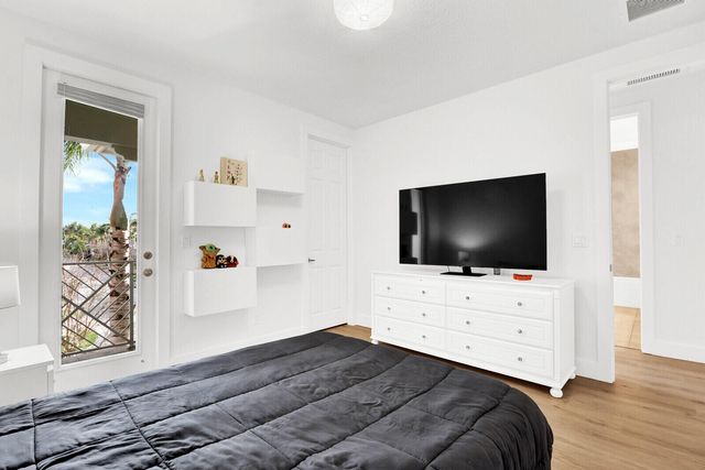 7113 Kensington Court, Palm Beach Gardens, FL 33418