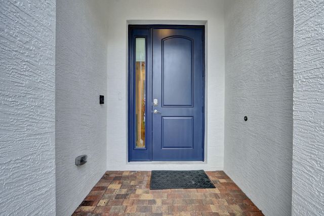 7113 Kensington Court, Palm Beach Gardens, FL 33418