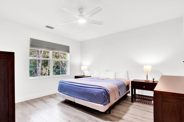 7113 Kensington Court, Palm Beach Gardens, FL 33418