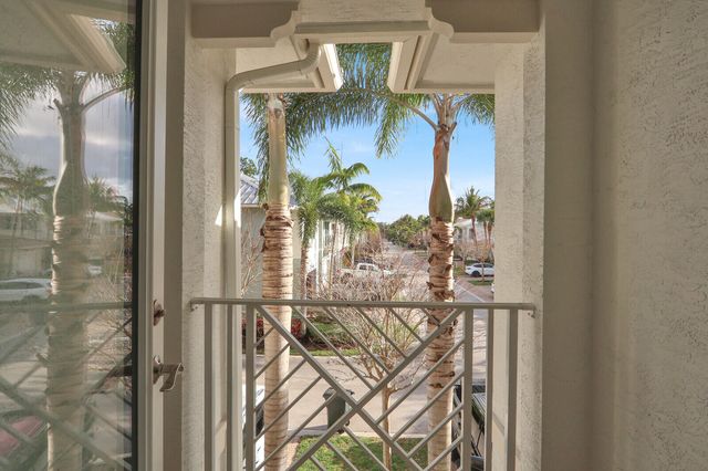 7113 Kensington Court, Palm Beach Gardens, FL 33418