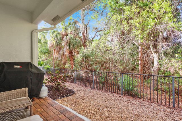 7113 Kensington Court, Palm Beach Gardens, FL 33418