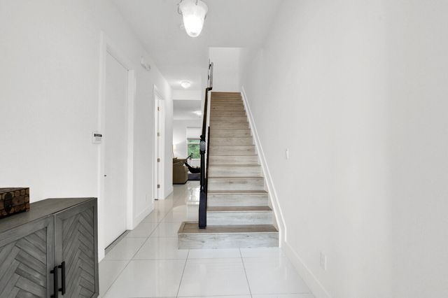 7113 Kensington Court, Palm Beach Gardens, FL 33418