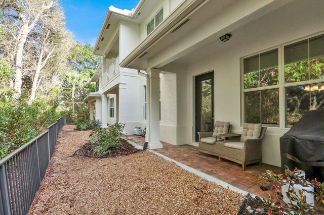 7113 Kensington Court, Palm Beach Gardens, FL 33418