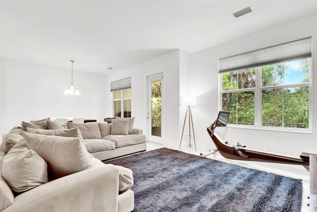 7113 Kensington Court, Palm Beach Gardens, FL 33418