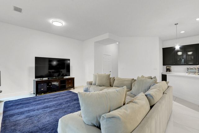 7113 Kensington Court, Palm Beach Gardens, FL 33418