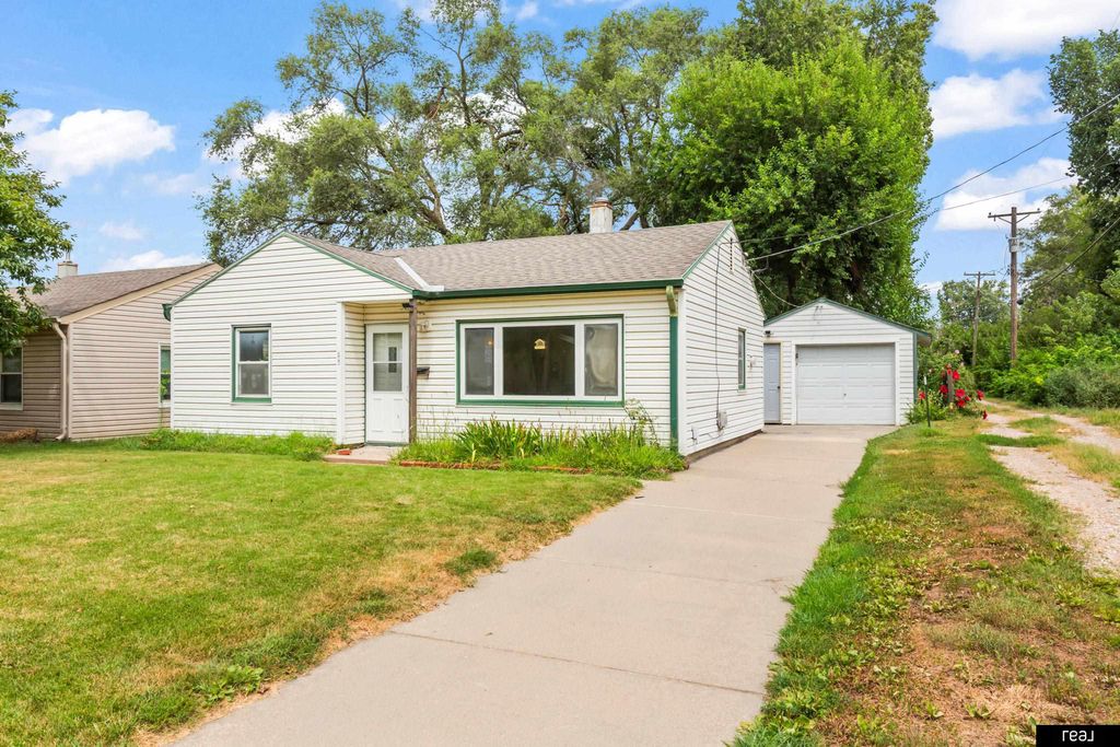 308 W 29th Avenue, Bellevue, NE 68005